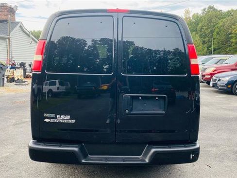 Used 2010 Chevrolet Express 1500 image 6