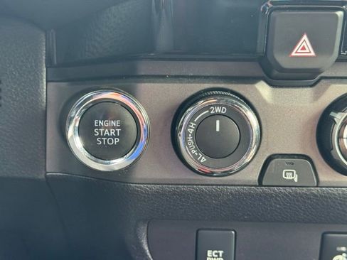 Used 2017 Toyota Tacoma TRD Off-Road w/ Tow Package (A/T) AWD/4WD image 24