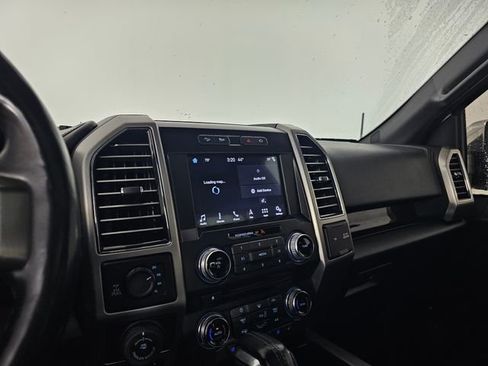 Used 2017 Ford F150 Platinum w/ Technology Package image 28