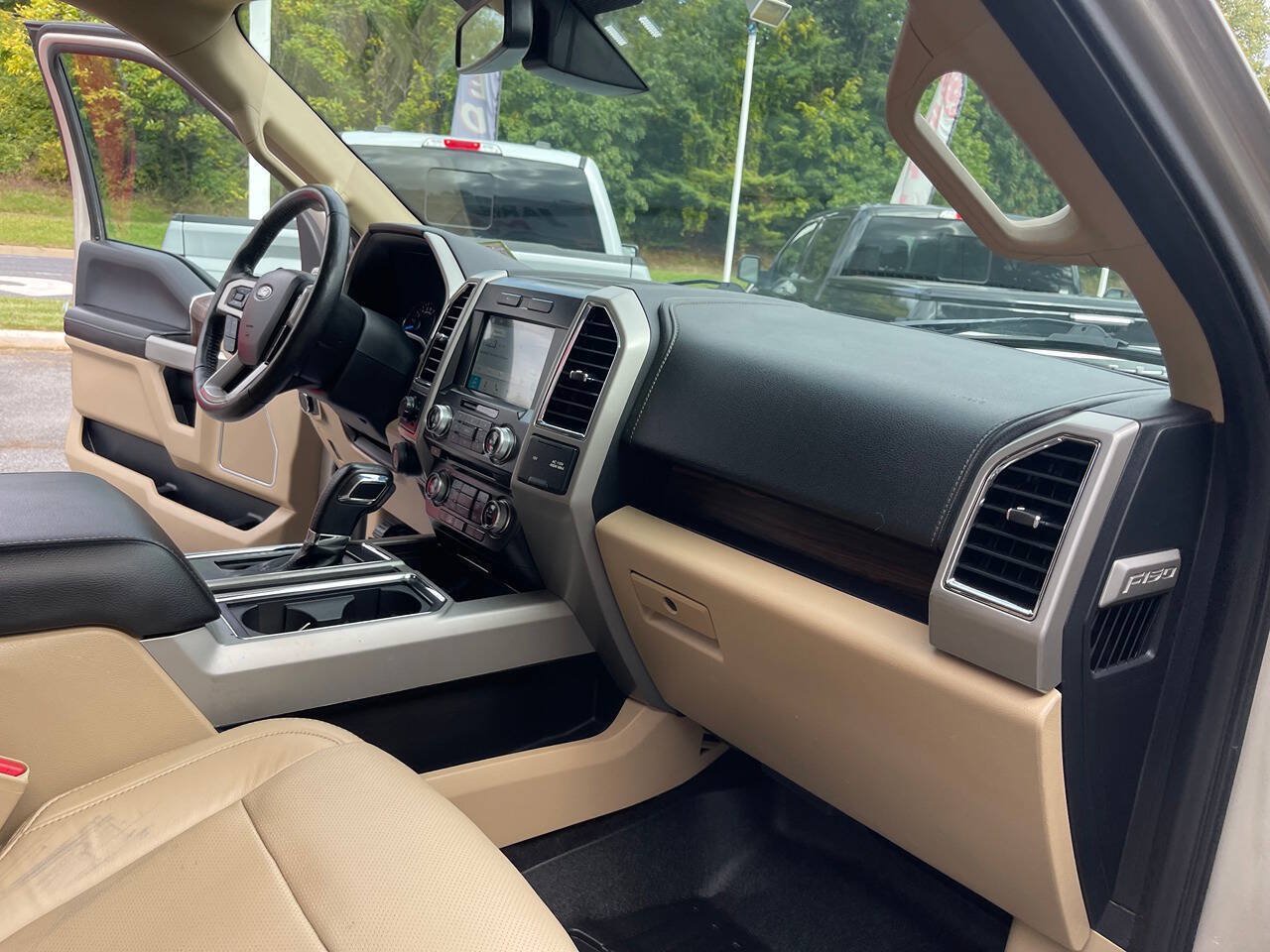 Used 2017 Ford F150 Lariat w/ Equipment Group 502A Luxury AWD/4WD image 34