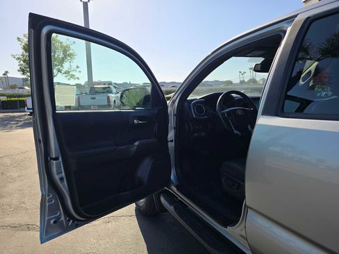 Used 2022 Toyota Tacoma TRD Sport w/ TRD Premium Sport Package RWD image 20