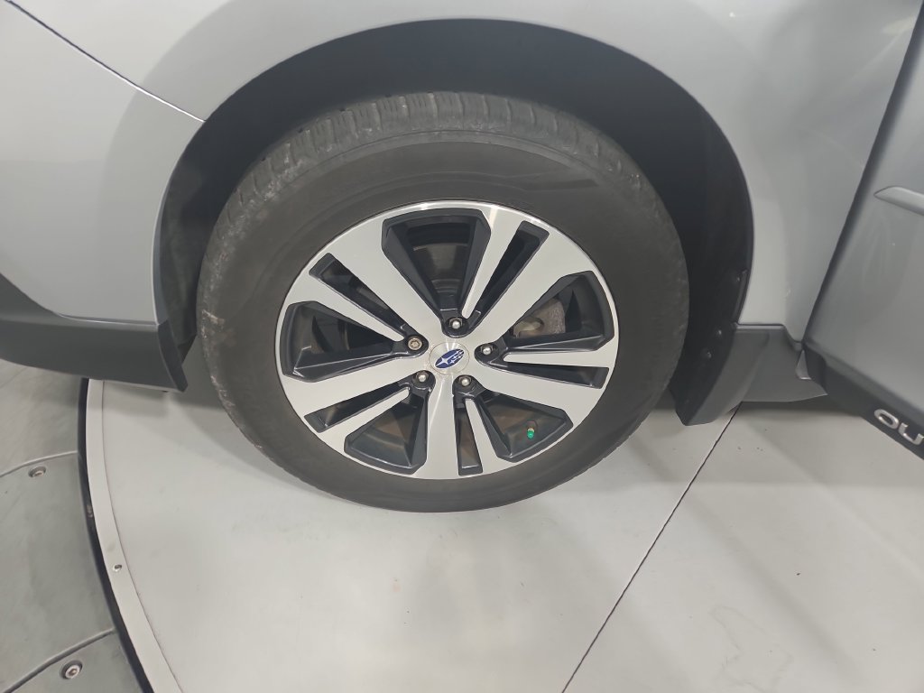 Used 2018 Subaru Outback 3.6R Limited AWD/4WD image 28