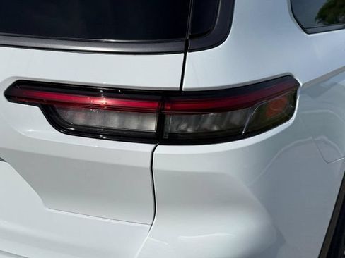New 2026 Jeep Grand Cherokee L Limited w/ Limited Altitude Package AWD/4WD image 4