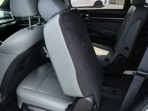 Used 2024 Kia Sorento SX Prestige w/ Sage Leather Package AWD/4WD image 18