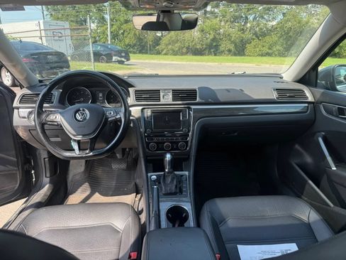 Used 2017 Volkswagen Passat 1.8T SE FWD image 13