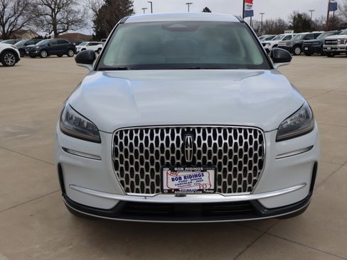 Used 2025 Lincoln Corsair AWD image 2