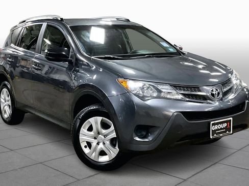 Used 2015 Toyota RAV4 LE image 2
