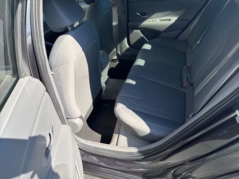 Used 2022 Hyundai Elantra SEL image 4