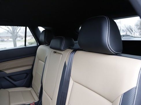 Used 2022 Volkswagen Atlas Cross Sport SE image 18