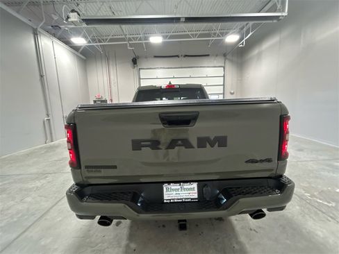 New 2026 RAM 1500 4x4 Crew Cab image 7