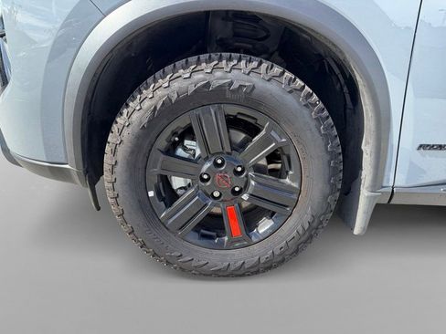 Used 2025 Nissan Rogue SV image 37