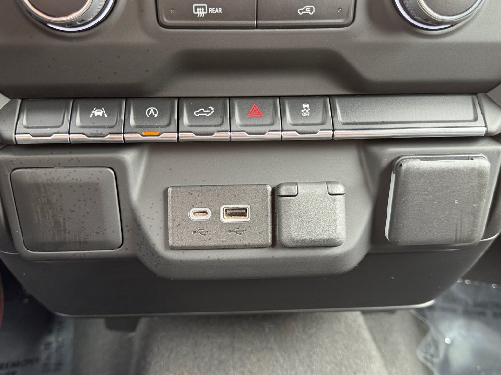 Used 2023 Chevrolet Silverado 1500 Custom AWD/4WD image 17