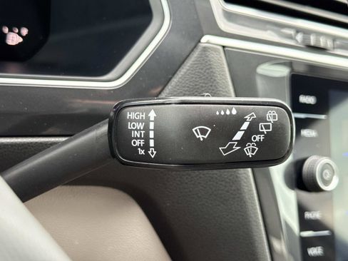 Used 2023 Volkswagen Tiguan SE image 10