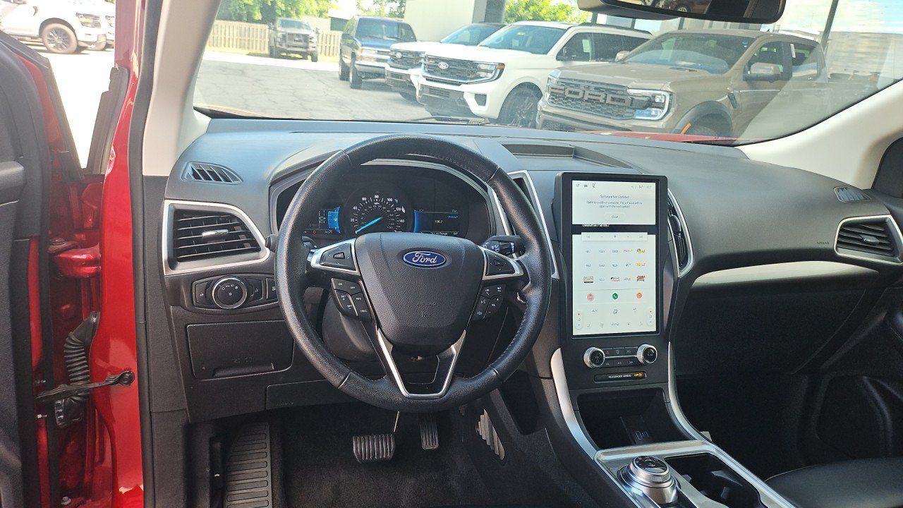 Used 2024 Ford Edge SEL AWD/4WD image 15