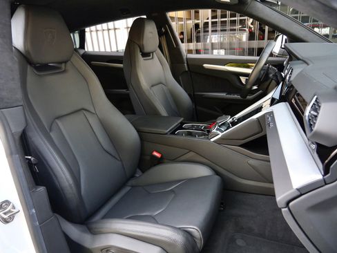 Used 2023 Lamborghini Urus S image 8