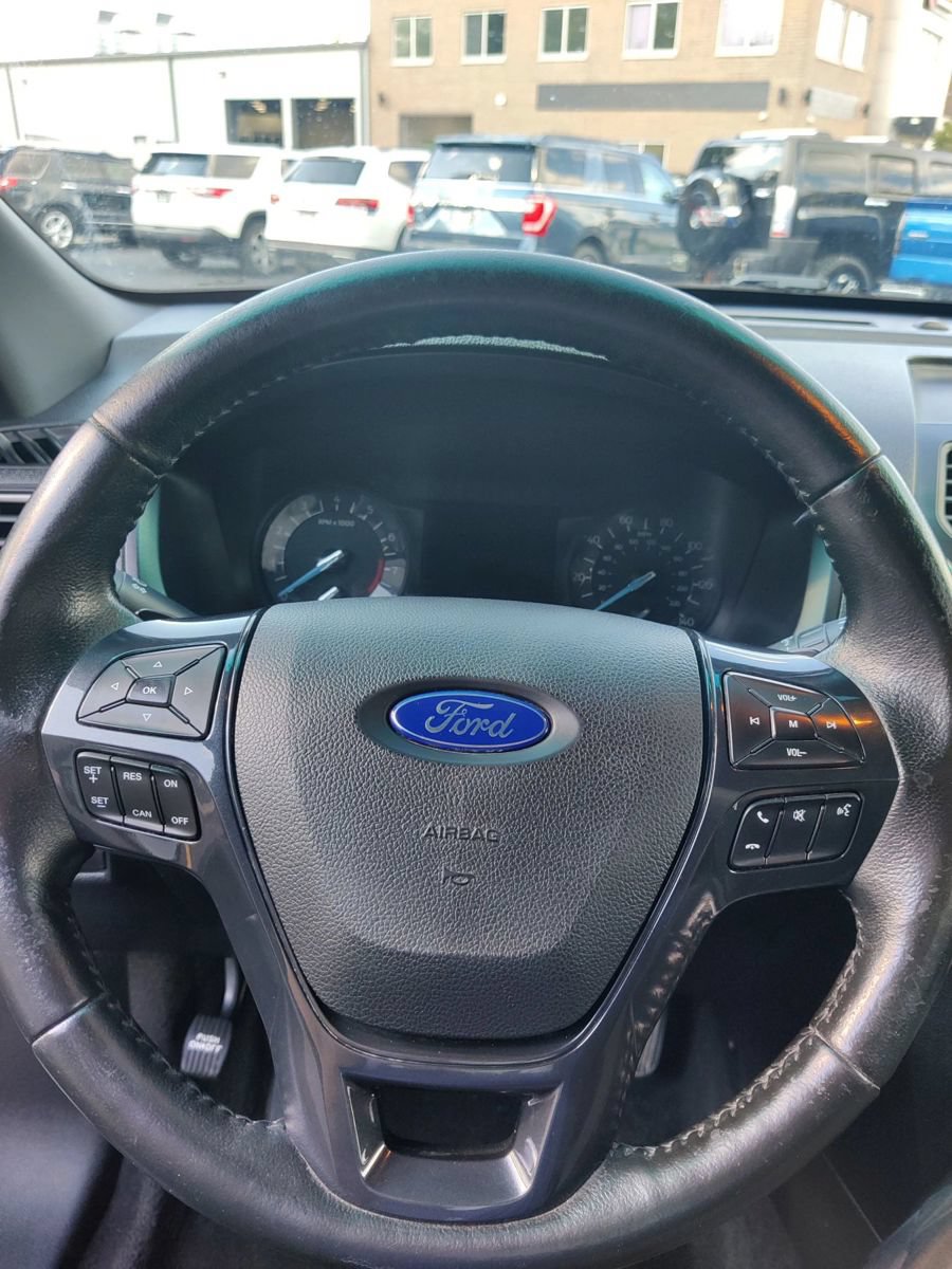 Used 2016 Ford Explorer XLT AWD/4WD image 26