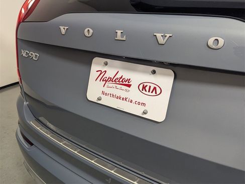 Used 2020 Volvo XC90 T5 Momentum w/ Protection Package Premier image 8
