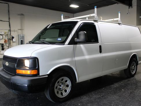 Used 2012 Chevrolet Express 1500 RWD image 6