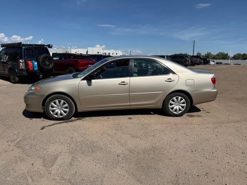 Used 2005 Toyota Camry LE FWD image 2