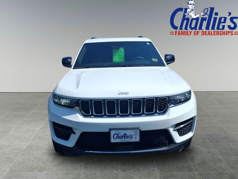 Used 2025 Jeep Grand Cherokee Laredo w/ Luxury Tech Group I AWD/4WD image 2