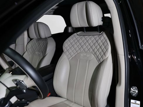 Used 2021 Bentley Bentayga w/ First Edition Specification AWD/4WD image 11