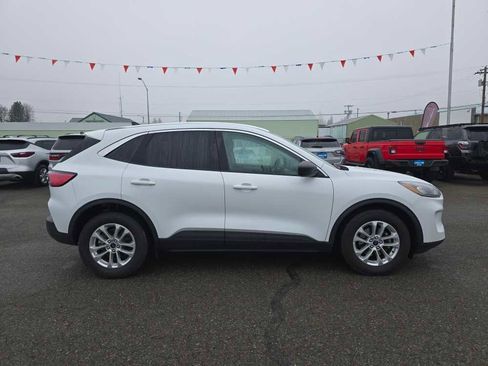 Used 2022 Ford Escape SE image 6