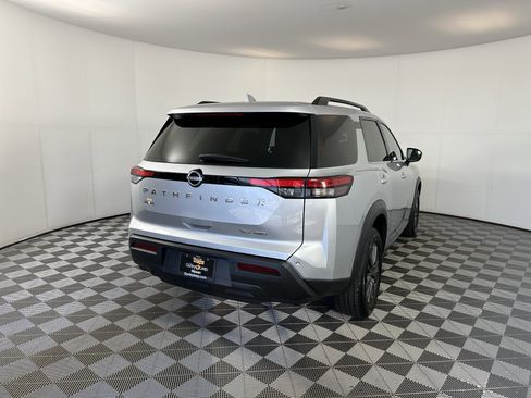 Used 2023 Nissan Pathfinder SV image 11