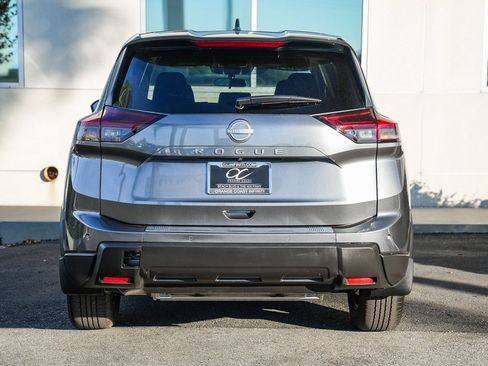 Used 2025 Nissan Rogue SV image 5