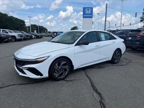 Used 2025 Hyundai Elantra Sport FWD image 1