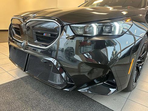 Used 2025 BMW M5 w/ Carbon Package image 11