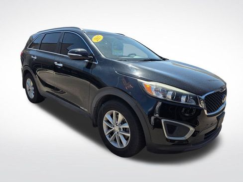Used 2017 Kia Sorento AWD w/ LX V6 Convenience Package image 3