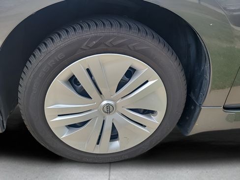 Used 2025 Nissan Leaf S FWD image 9