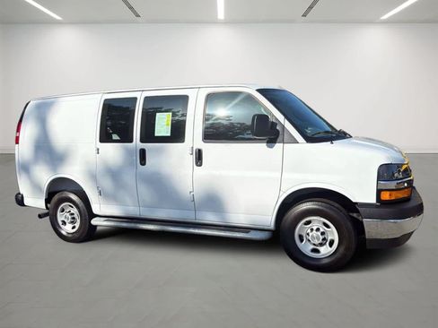 Used 2025 Chevrolet Express 2500 w/ Driver Convenience Package RWD image 6