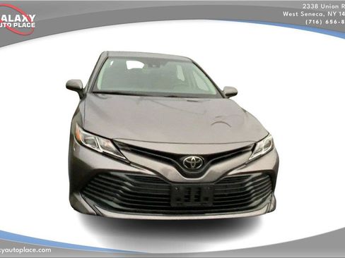 Used 2020 Toyota Camry LE FWD image 3