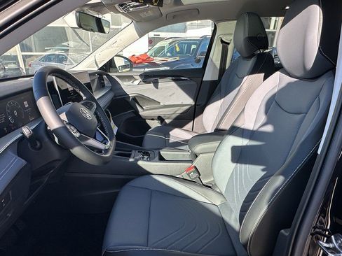 New 2025 Volkswagen Tiguan SE image 16