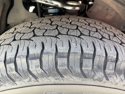 Certified 2024 Toyota Tacoma TRD Off-Road AWD/4WD image 11