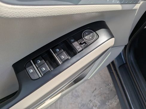 Certified 2025 Kia Soul LX w/ LX Technology Package FWD image 19