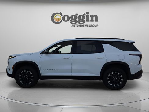 Used 2024 Chevrolet Traverse Z71 w/ Enhanced Driving Package image 2