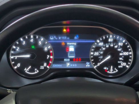 Used 2024 Nissan Titan SV image 11