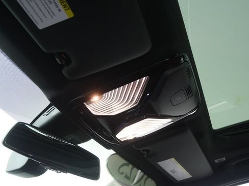 Used 2025 BMW 330i Sedan RWD image 22