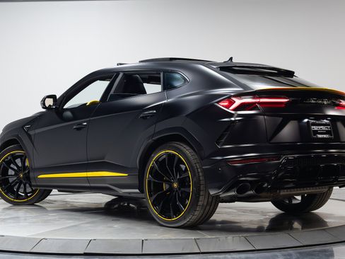 Used 2022 Lamborghini Urus image 58