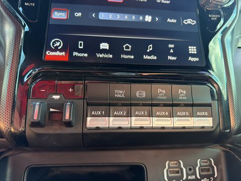 Used 2022 RAM 2500 Limited w/ Night Edition AWD/4WD image 14