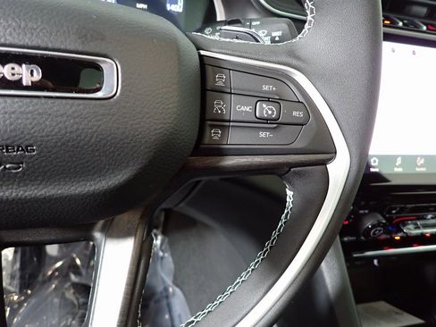 New 2025 Jeep Grand Cherokee L Limited image 25