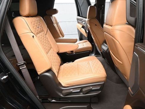 Used 2024 Cadillac Escalade Sport w/ LPO, ONYX Package image 18