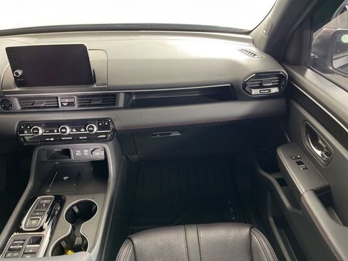 Certified 2025 Honda Pilot Black Edition image 20