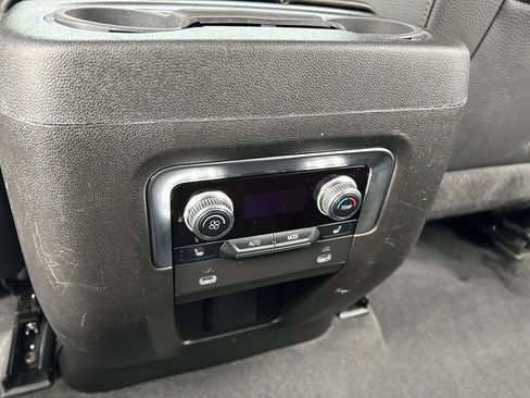 Used 2022 GMC Yukon XL Denali image 44