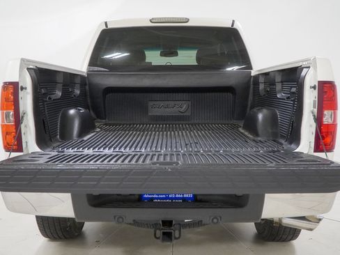 Used 2012 Chevrolet Silverado 1500 LTZ w/ LTZ White Diamond Edition AWD/4WD image 9