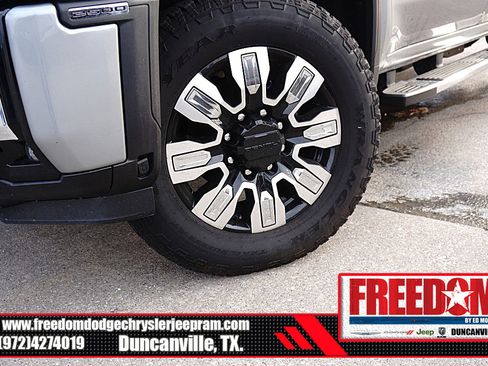 Used 2025 GMC Sierra 2500 Denali w/ Denali Reserve Package image 9