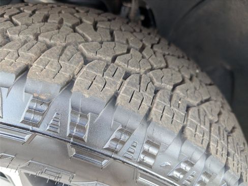 Used 2023 Chevrolet Silverado 1500 LT image 10