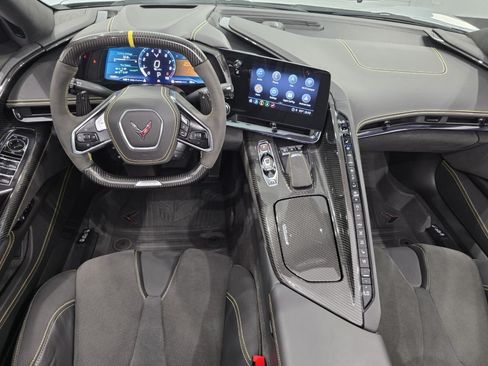 Used 2023 Chevrolet Corvette Z06 w/ Z07 Performance Package RWD image 9